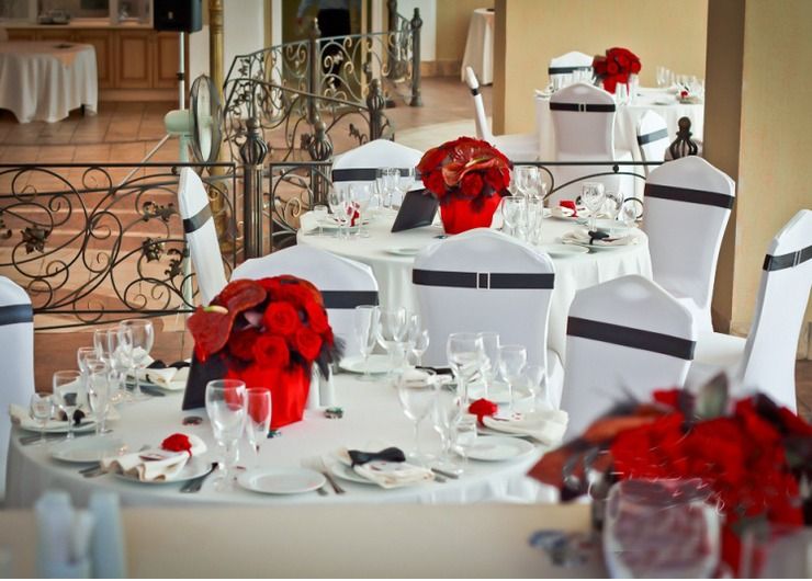 Vintage red wedding reception decor