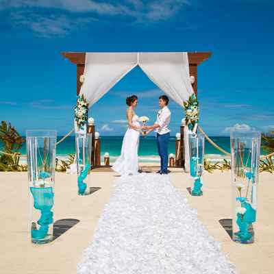 Overseas blue wedding ceremony decor