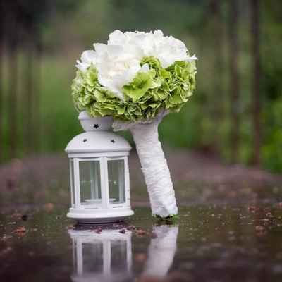 Green hydrangea wedding bouquet