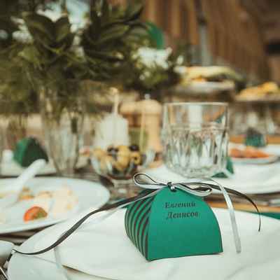 Green wedding reception decor