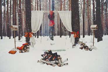 Rustic winter wedding ceremony decor