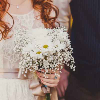 White daisy wedding bouquet
