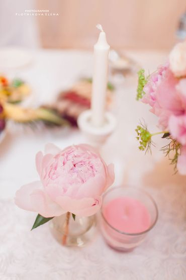 Pink wedding floral decor