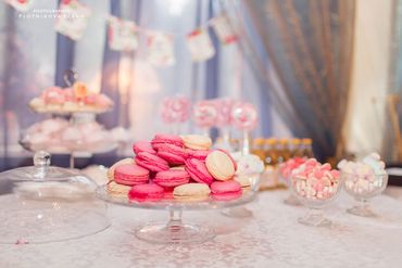 Pink wedding cupcakes