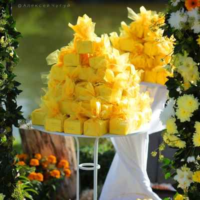 Yellow wedding favours