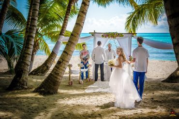 Beach wedding ceremony decor