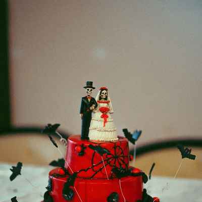 Themed red wedding cakes