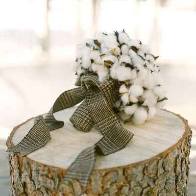 Rustic winter alternative wedding bouquet