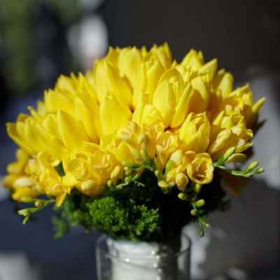 Spring yellow friezes wedding bouquet