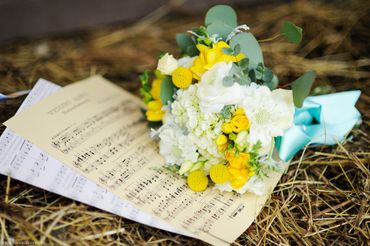 Yellow friezes wedding bouquet