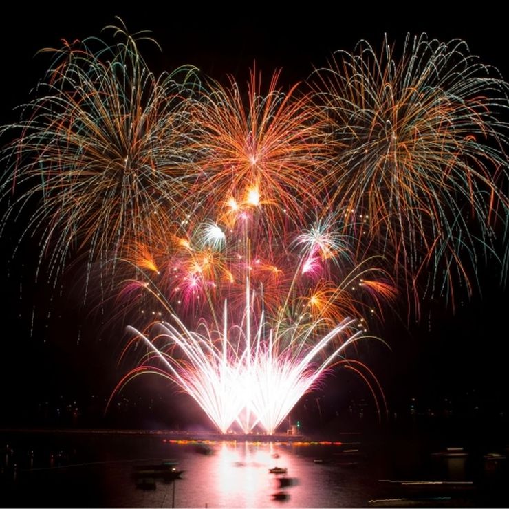 Fireworks, special effects and party products