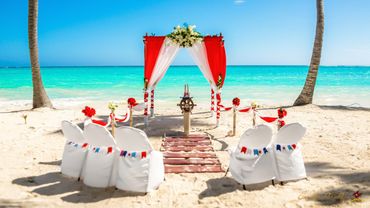 Marine white wedding ceremony decor