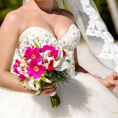 Overseas white lilly wedding bouquet