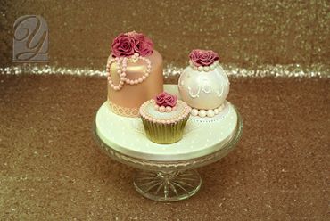 Gold wedding cupcakes