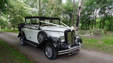 Vintage wedding transport