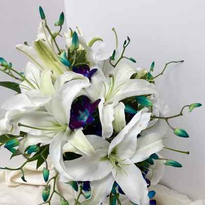 White lilly wedding bouquet