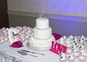 White wedding cupcakes