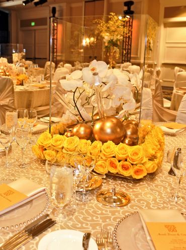 Gold wedding floral decor