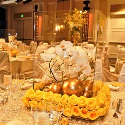 Gold wedding floral decor