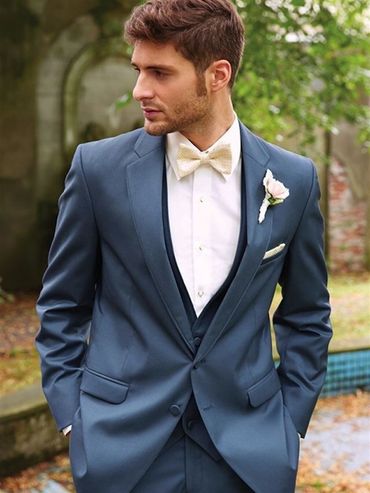 Outdoor blue groom style