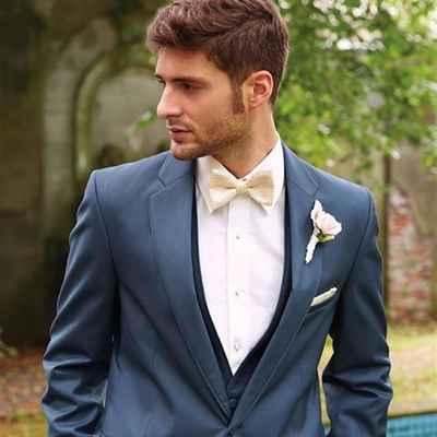 Outdoor blue groom style