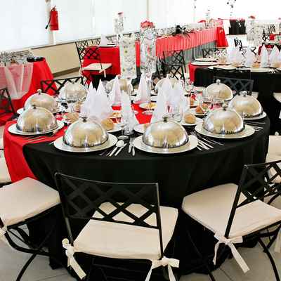 Overseas red wedding reception decor