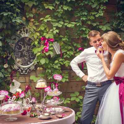Outdoor pink wedding photo session ideas
