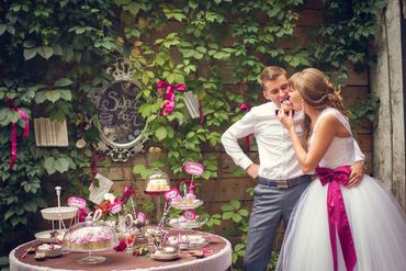 Outdoor pink wedding photo session ideas