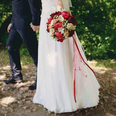 Outdoor ivory rose wedding bouquet