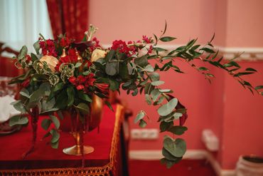 Overseas red wedding floral decor