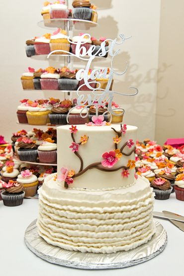 Ivory wedding cakes