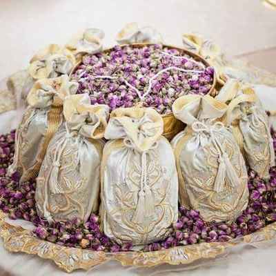 Brown wedding favours