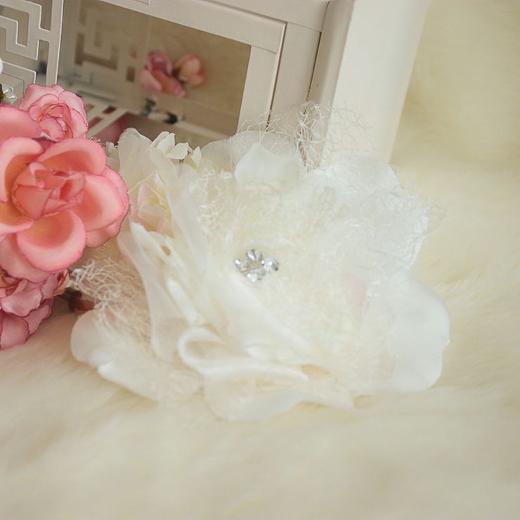 white&sweet flower design, makeup&hair do for Phoebe Wedding