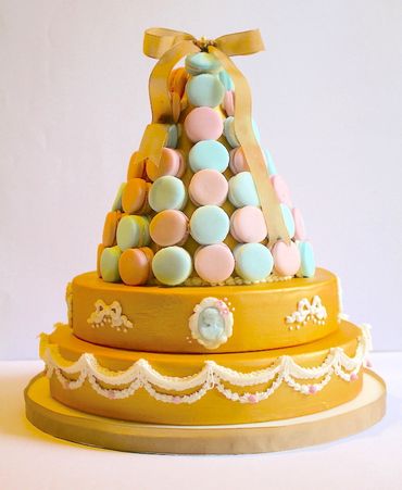 Gold wedding cakes