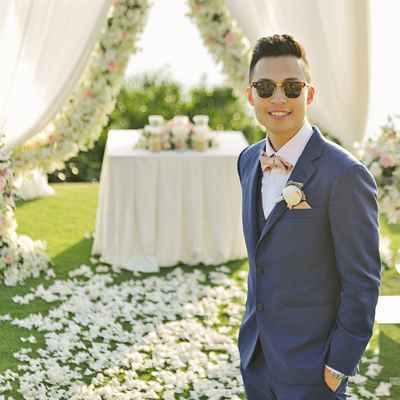 Blue outdoor groom style