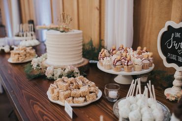 White overseas wedding cupcakes