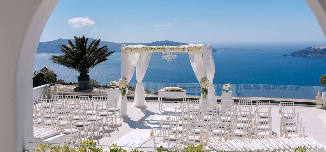 White overseas wedding ceremony decor