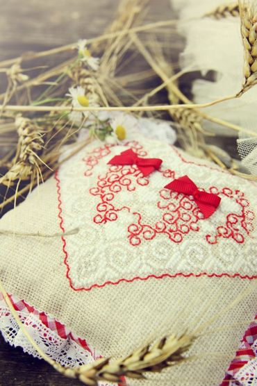 Ethnical summer wedding ring pillows